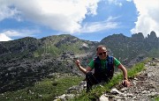 32 Vista sul vallone dei mughi con in fronte a sx Corna Grande